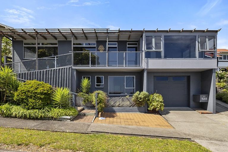 Photo of property in 128 Pendarves Street, New Plymouth, 4312