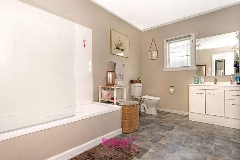 Photo of property in 290 Aberdeen Road, Gisborne, 4010