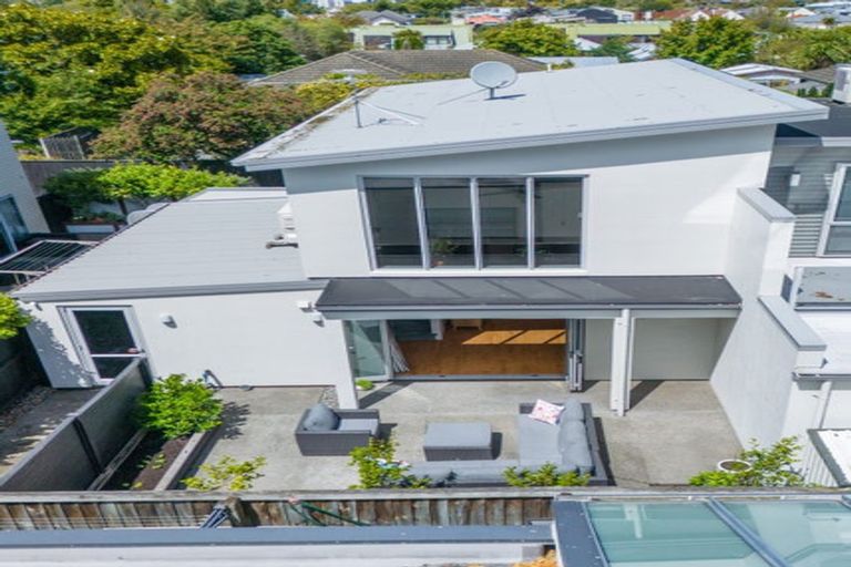 Photo of property in 2/64 Holly Road, St Albans, Christchurch, 8014