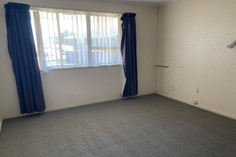 Photo of property in 1/6 Annette Avenue, Te Atatu South, Auckland, 0610