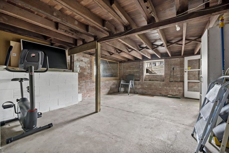 Photo of property in 39 Toru Street, Te Atatu Peninsula, Auckland, 0610