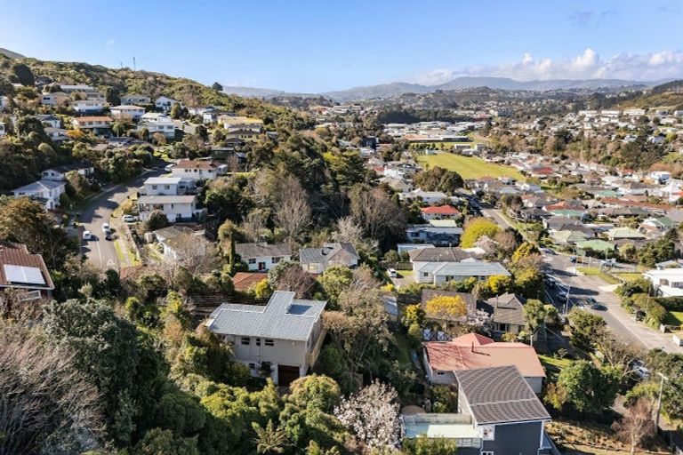 Photo of property in 1 Fyvie Avenue, Tawa, Wellington, 5028