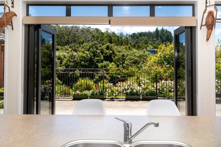 Photo of property in 56 Sapperton Drive, Henderson, Auckland, 0612