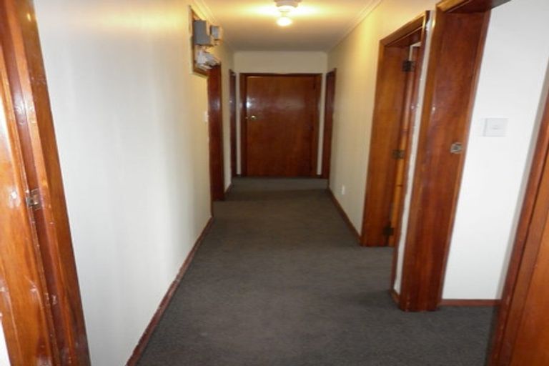 Photo of property in 43 Totara Park Road, Clouston Park, Upper Hutt, 5018