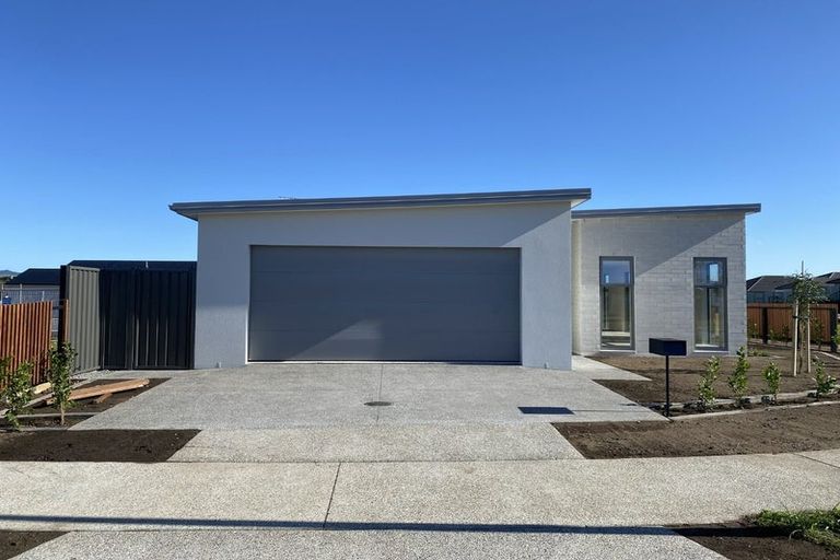 Photo of property in 30 Hammick Crescent, Pyes Pa, 3112