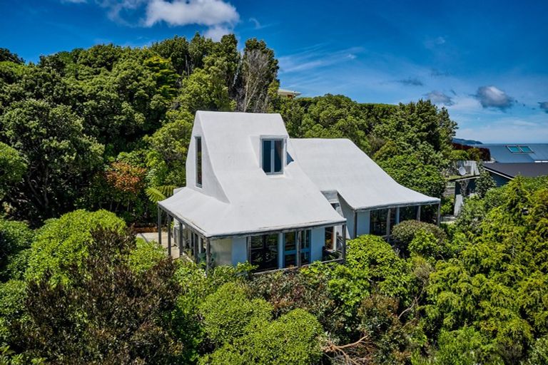 Photo of property in 65 Howard Road, Point Howard, Lower Hutt, 5013