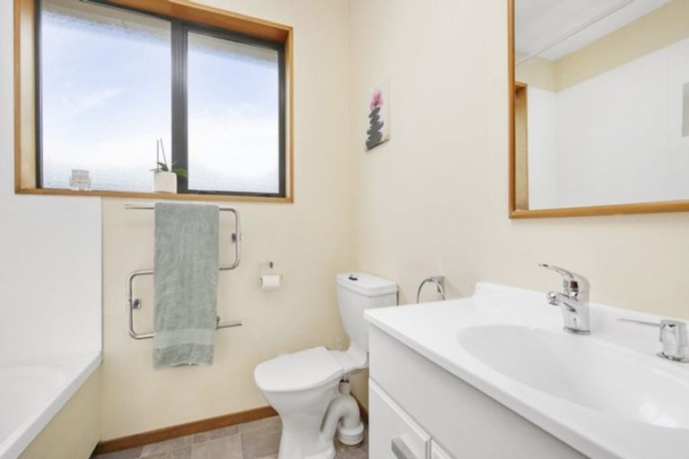 Photo of property in 2/113 Avonhead Road, Avonhead, Christchurch, 8042