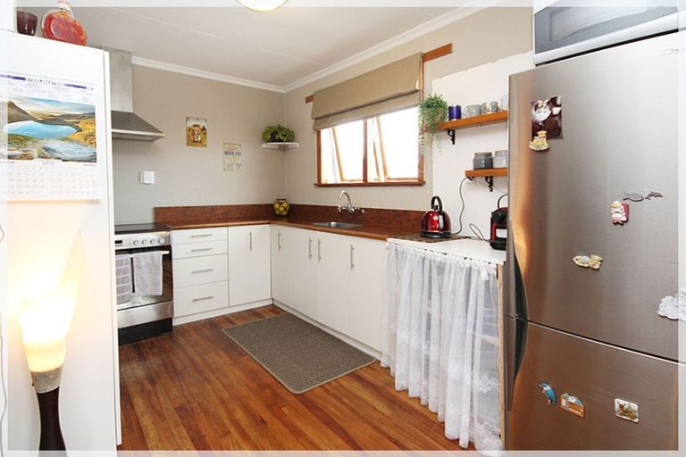 Photo of property in 2 Ngaire Street, Longburn, Palmerston North, 4412