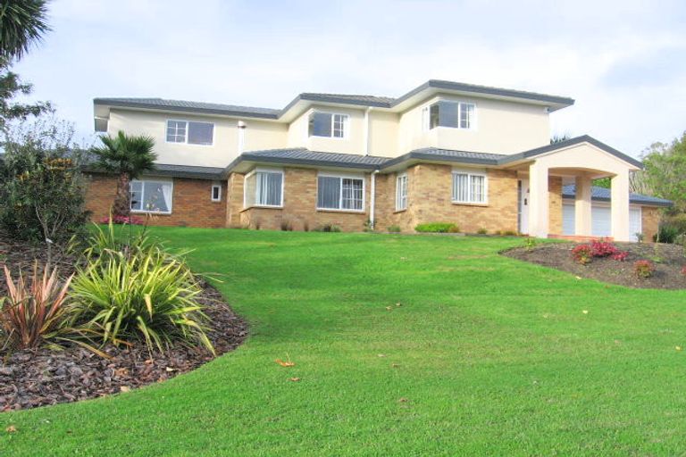 Photo of property in 30 Waipuia Place, Greenhithe, Auckland, 0632