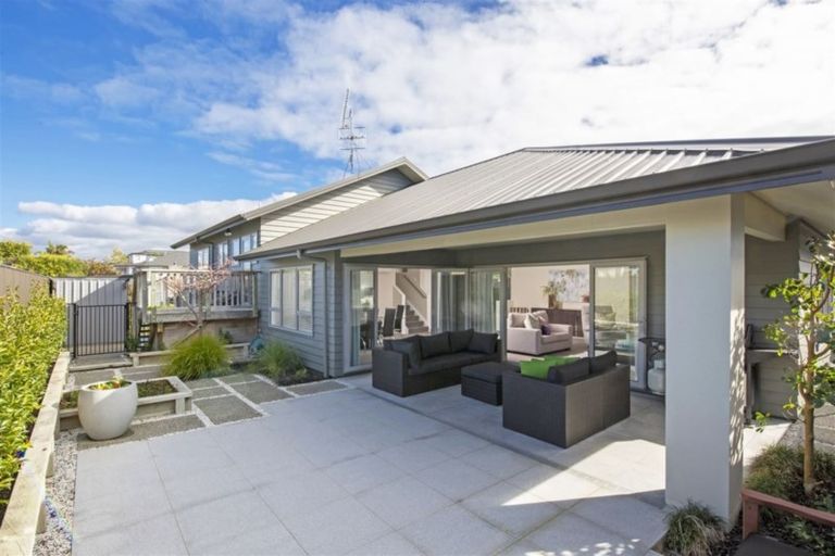 Photo of property in 6 Swindon Close, Mellons Bay, Auckland, 2014