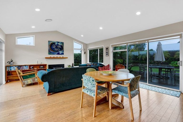 Photo of property in 74 Wairau Road, Oakura, 4314