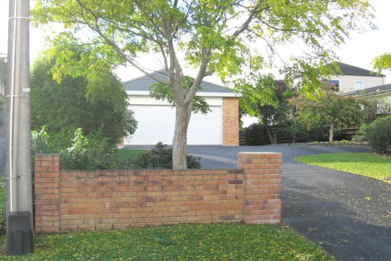 Photo of property in 100 Whangaparaoa Road, Red Beach, 0932