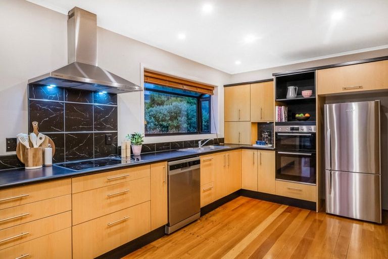 Photo of property in 55 Kahu Road, Paremata, Porirua, 5024