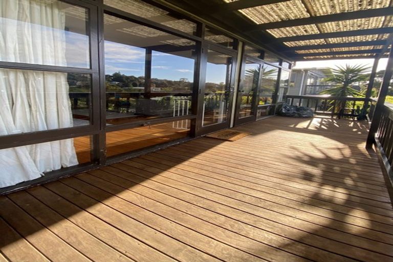 Photo of property in 35 Neptune Avenue, Beach Haven, Auckland, 0626