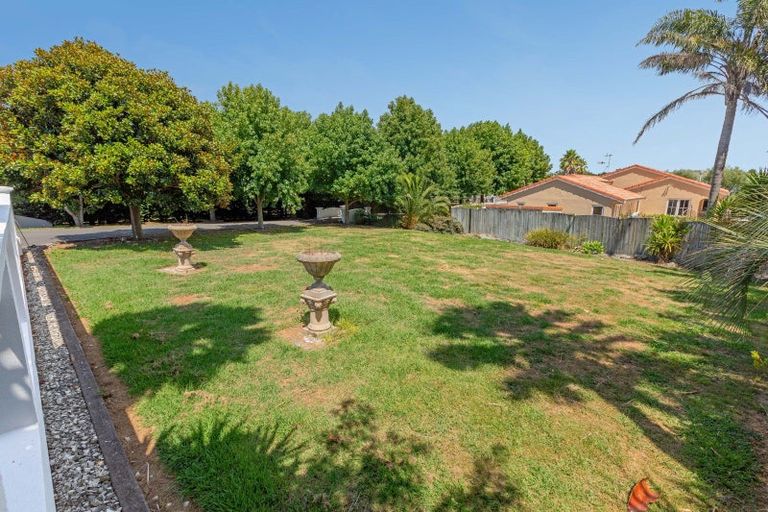 Photo of property in 11 St Clair Place, Browns Bay, Auckland, 0630