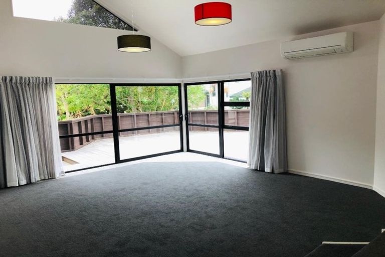 Photo of property in 28 Bronzewing Terrace, Unsworth Heights, Auckland, 0632