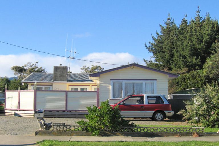 Photo of property in 18 Te Rauparaha Street, Otaki, 5512