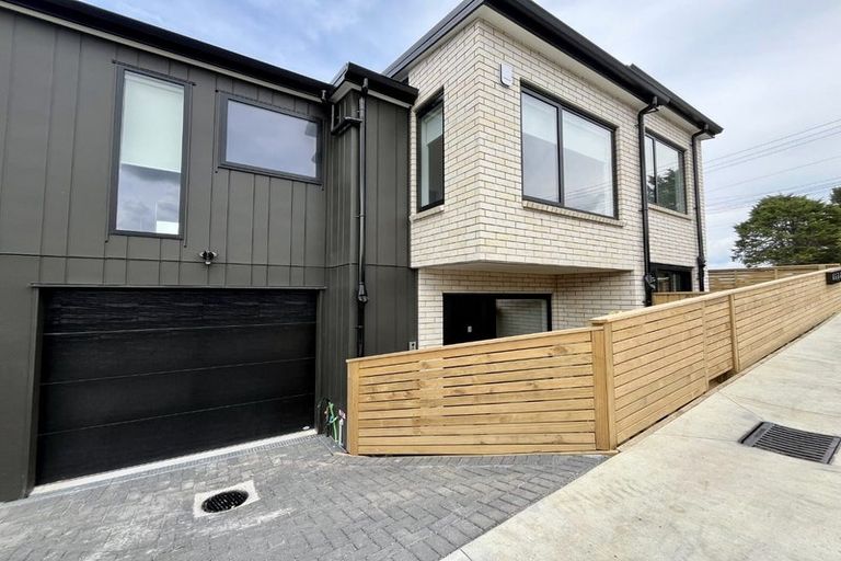 Photo of property in 98b Royal Road, Massey, Auckland, 0614