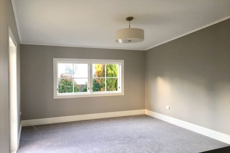 Photo of property in 1/2 Milton Road, Northcote Point, Auckland, 0627