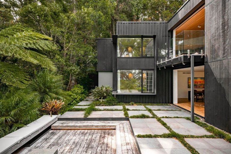 Photo of property in 34 Arapito Road, Titirangi, Auckland, 0604