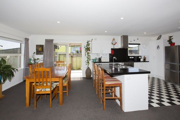 Photo of property in 3 Tua Tua Place, Baylys Beach, Dargaville, 0377