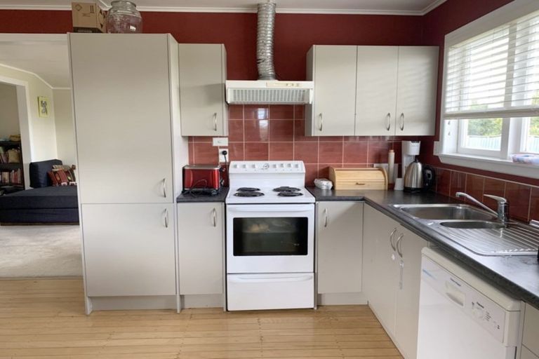 Photo of property in 1 Mcgreevy Street, Waipawa, 4210