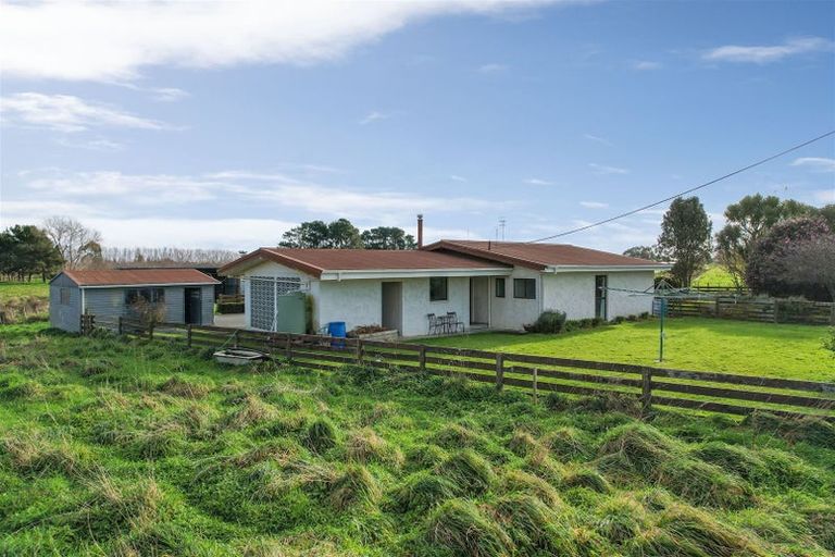 Photo of property in 246 Kawiu Road, Levin, 5510