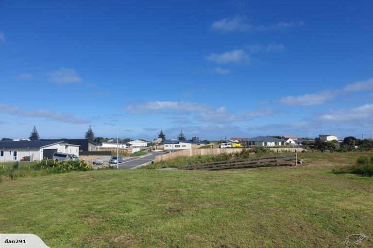 Photo of property in 23 Seagrass Place, Otaki Beach, Otaki, 5512