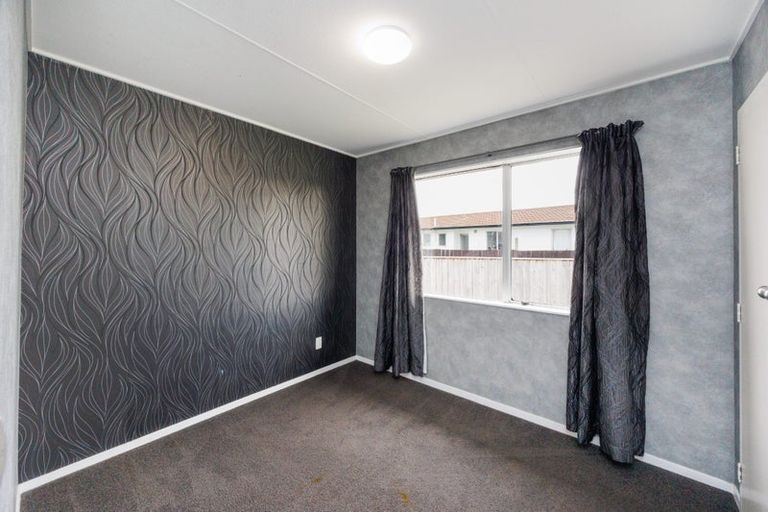 Photo of property in 18 Cumberland Place, Kelvin Grove, Palmerston North, 4414