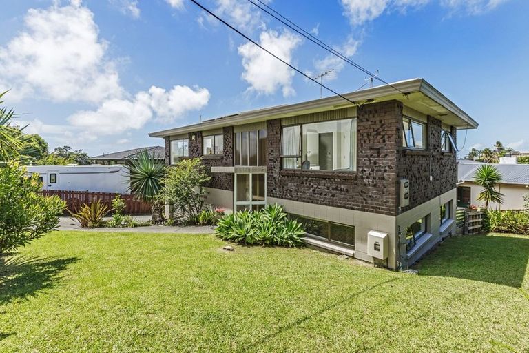 Photo of property in 1/15 Deep Creek Road, Waiake, Auckland, 0630