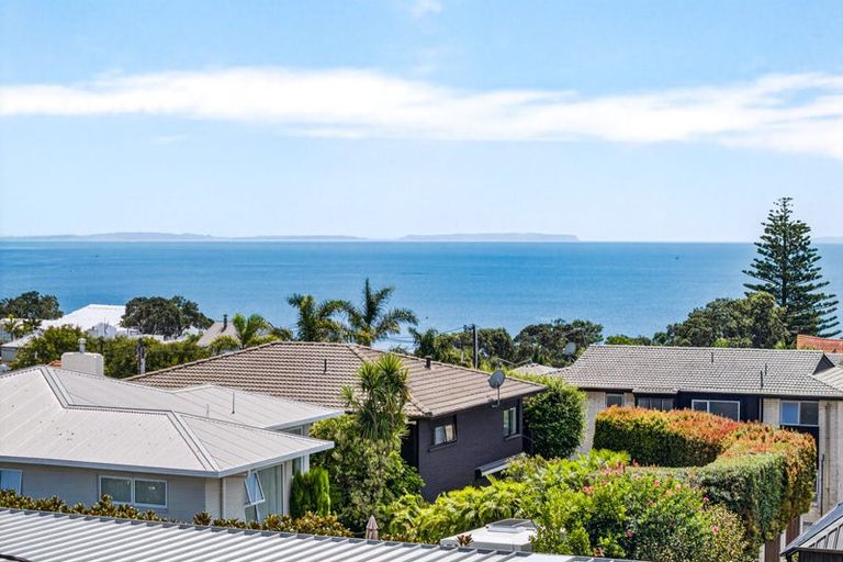 Photo of property in 2/11 Hauraki Road, Hauraki, Auckland, 0622