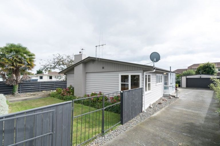 Photo of property in 10 Hartley Place, Awapuni, Palmerston North, 4412