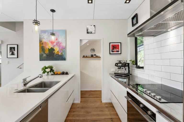 Photo of property in 64 Otitori Bay Road, Titirangi, Auckland, 0604