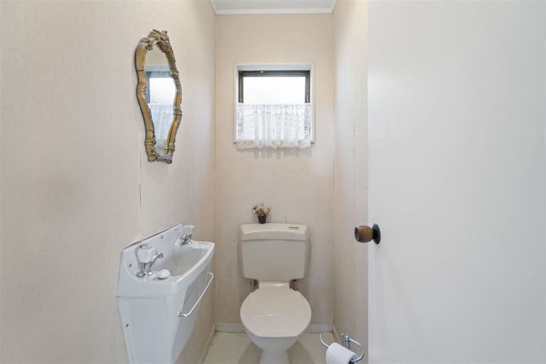 Photo of property in 1/3 Jacanas Place, Unsworth Heights, Auckland, 0632