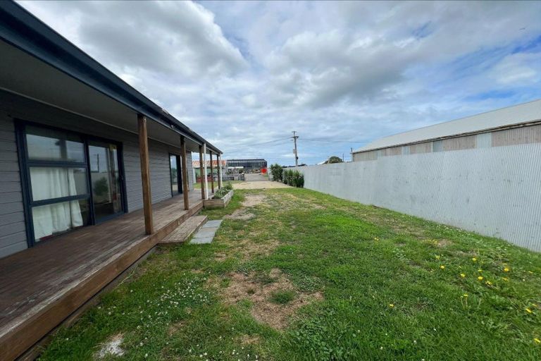 Photo of property in 12 Beaumaris Avenue, Castlecliff, Whanganui, 4501
