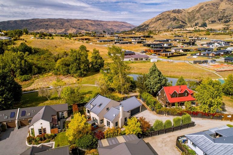 Photo of property in 25 Meadowstone Drive, Wanaka, 9305