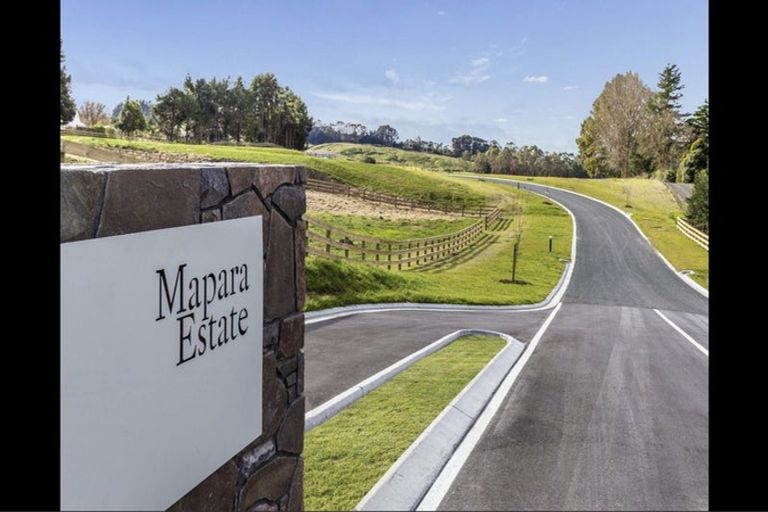 Photo of property in 10 Willow Lane, Acacia Bay, 3385