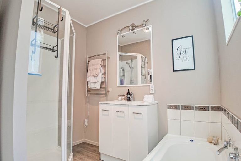 Photo of property in 22b Hillside Drive, Maoribank, Upper Hutt, 5018