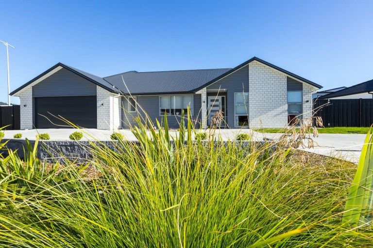 Photo of property in 1 Mawai Hakona Drive, Wallaceville, Upper Hutt, 5018