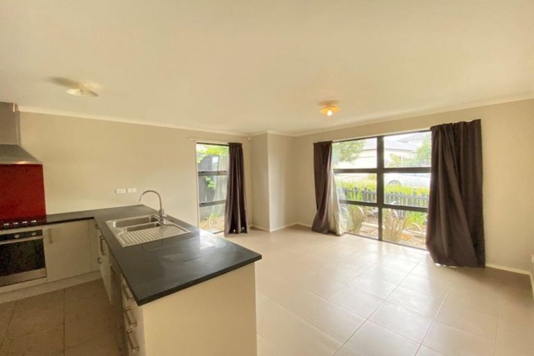 Photo of property in 16 Waiarohia Place, Hobsonville, Auckland, 0616