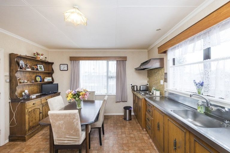 Photo of property in 64 College Street, Awapuni, Palmerston North, 4412