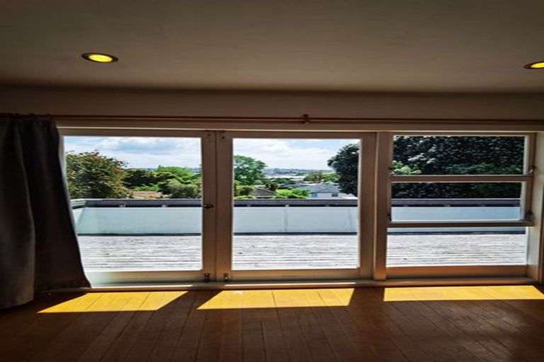 Photo of property in 37 Rosalind Road, Glenfield, Auckland, 0629