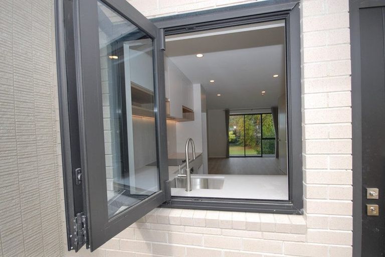 Photo of property in 41e Camelot Place, Glenfield, Auckland, 0629