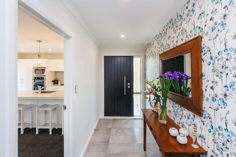 Photo of property in 35 Silkwood Place, Fitzherbert, Palmerston North, 4410