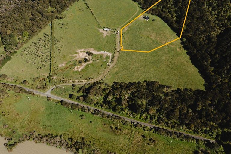 Photo of property in 1740b Western Lake Road, Western Lake, Featherston, 5773