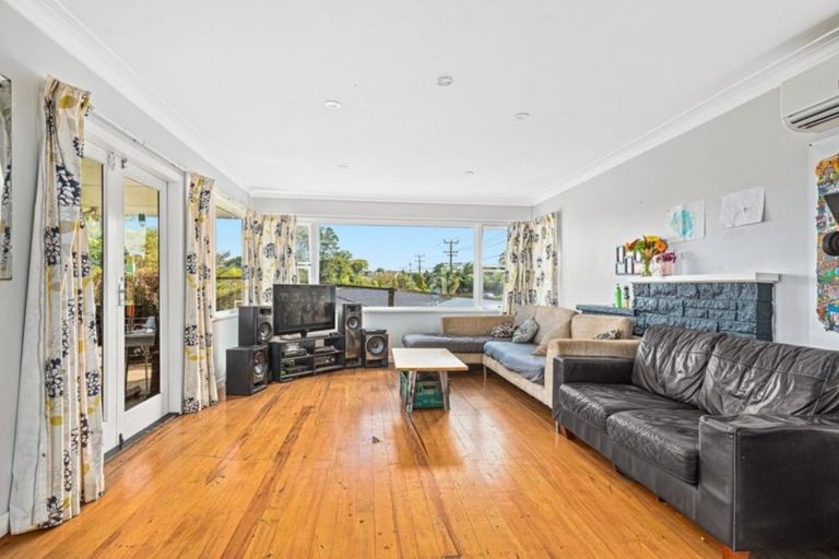 Photo of property in 39 Makiri Street, Helensville, 0800