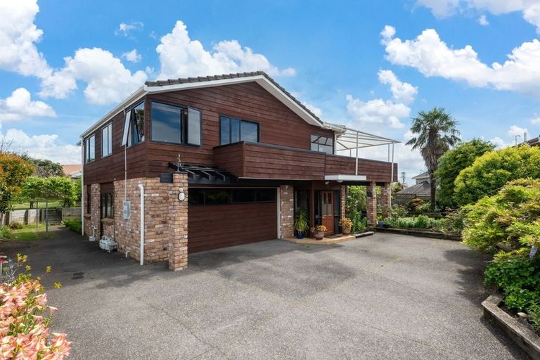 Photo of property in 2/5 Perendale Close, Somerville, Auckland, 2014
