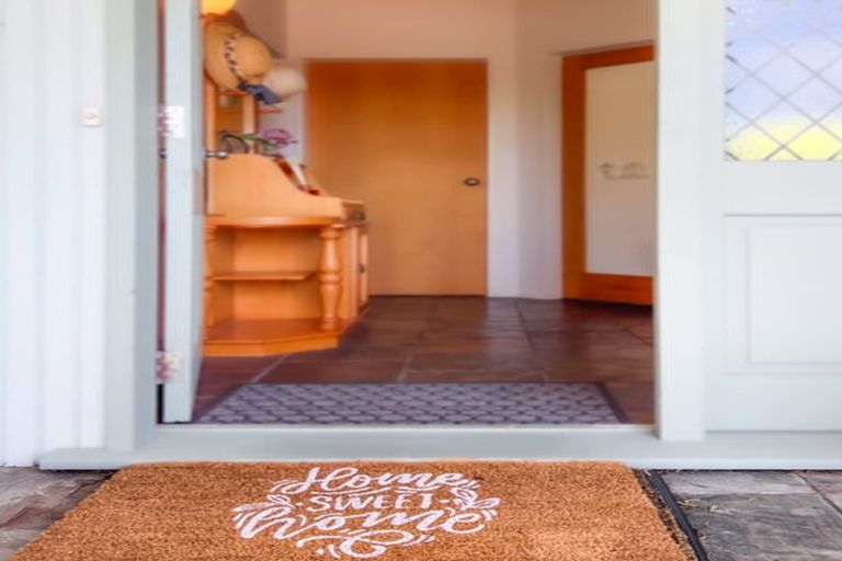 Photo of property in 20 Freyberg Crescent, Waikanae Beach, Waikanae, 5036