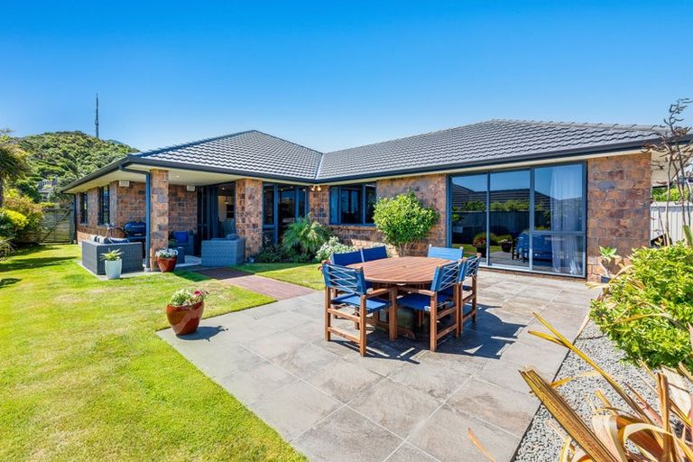 Photo of property in 73 Aotea Drive, Aotea, Porirua, 5024