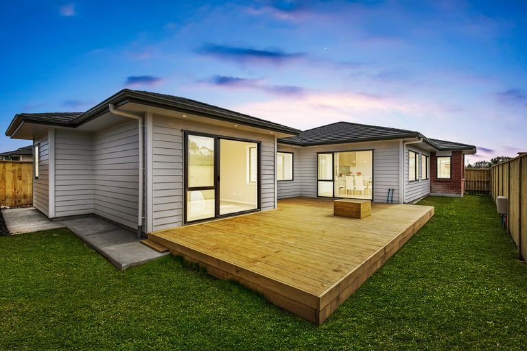 Photo of property in 22 Rauaruhe Road, Karaka, Papakura, 2113